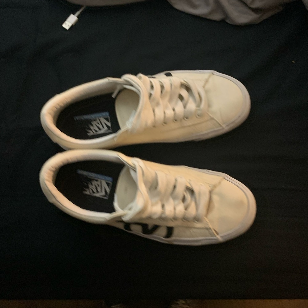 Vans - Picture 2 of 4